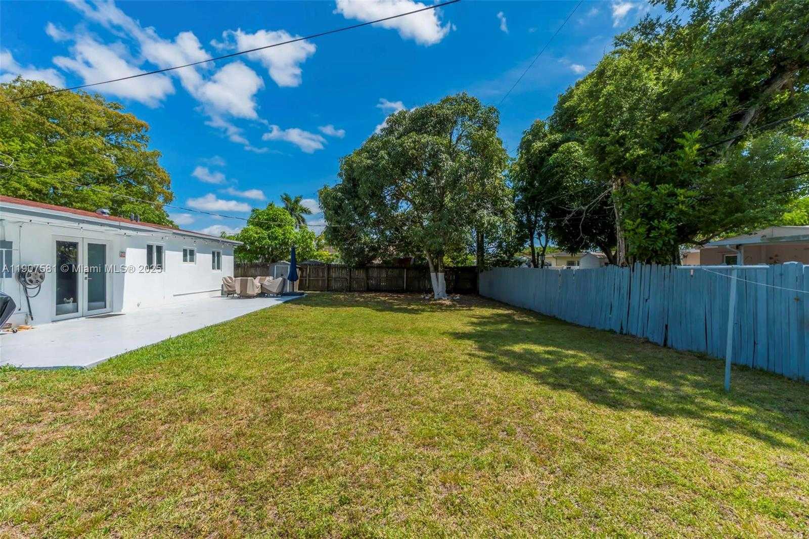 Small Image of 330 NORTH 70TH AVE, Hollywood Number 27