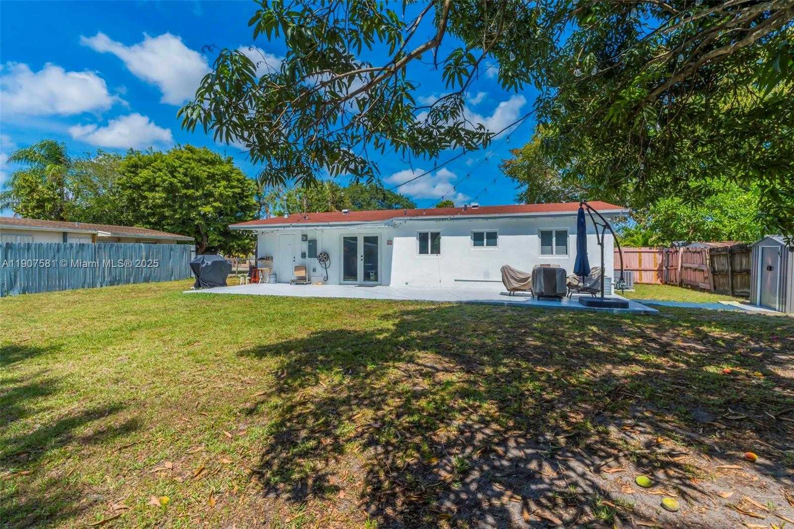 Small Image of 330 NORTH 70TH AVE, Hollywood Number 31