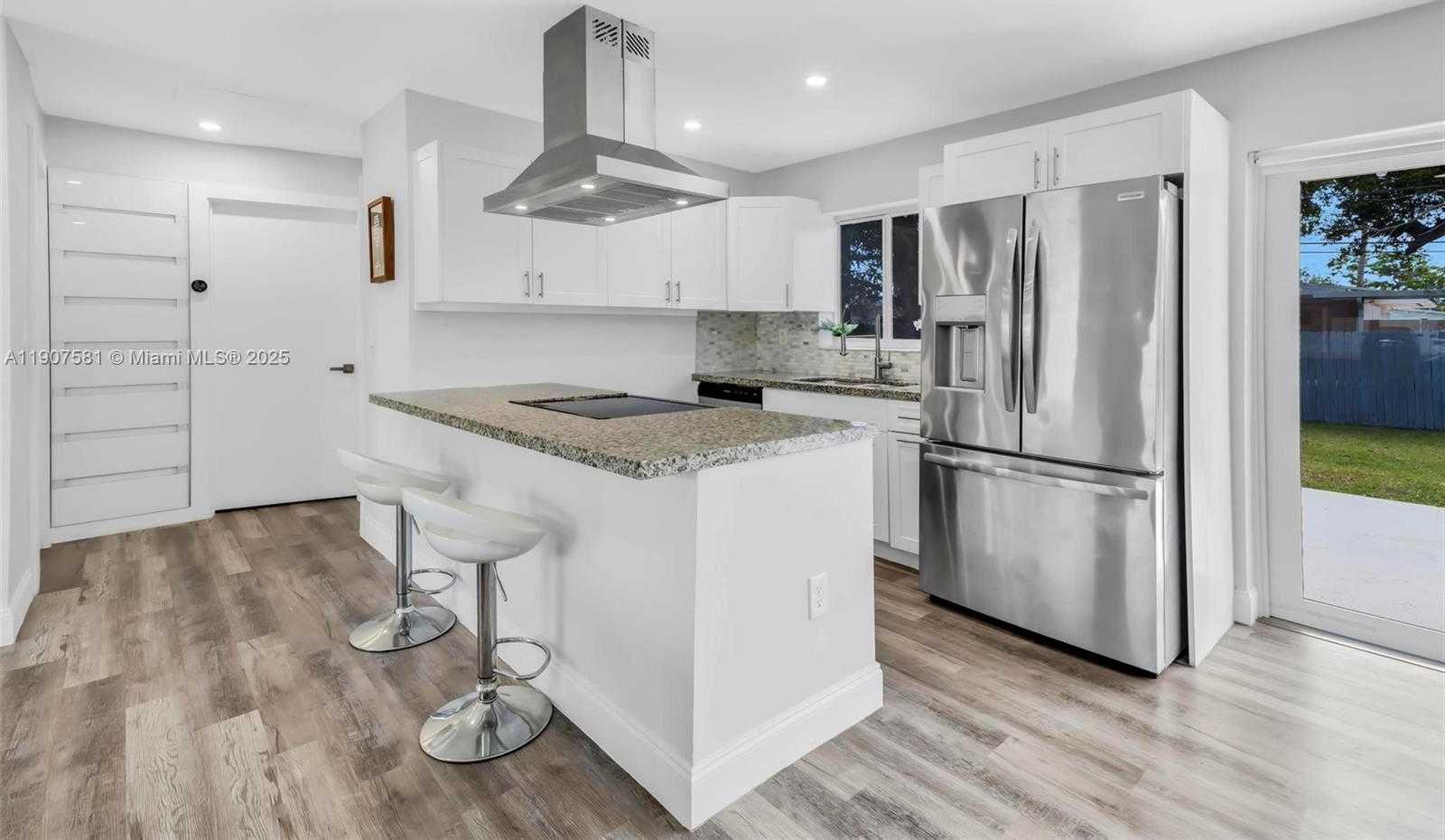 Small Image of 330 NORTH 70TH AVE, Hollywood Number 7