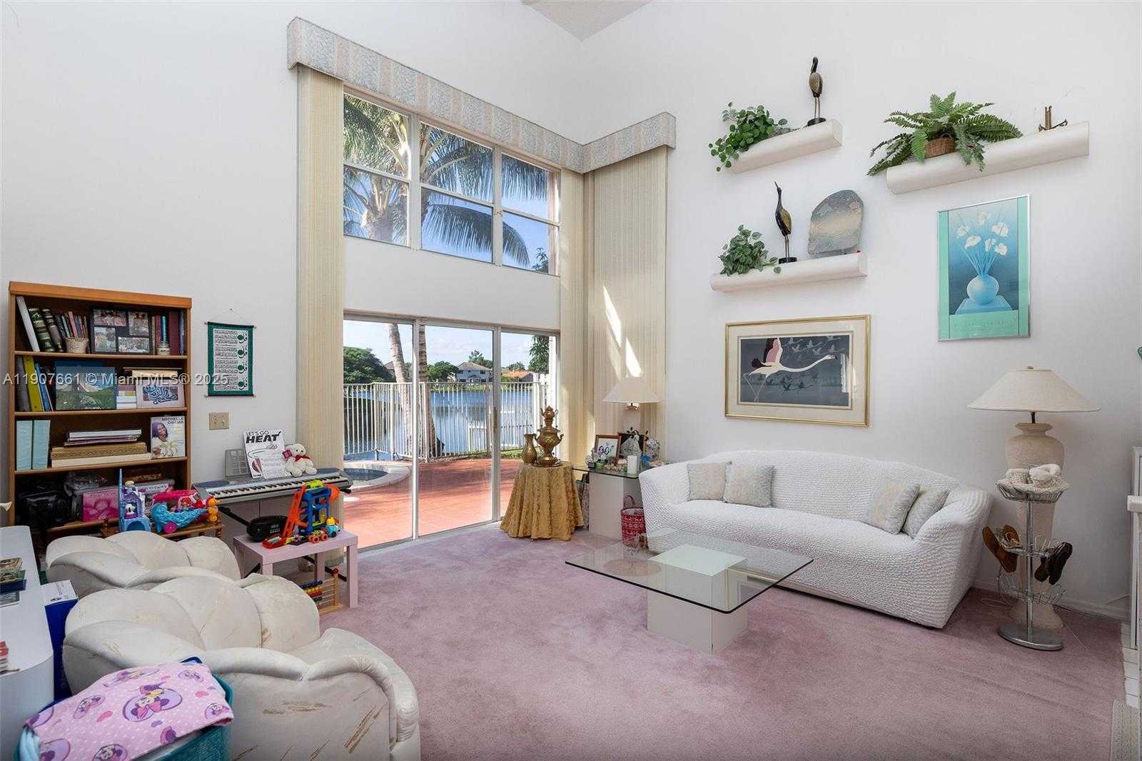 Small Image of 13950 OAK RIDGE DR, Davie Number 11