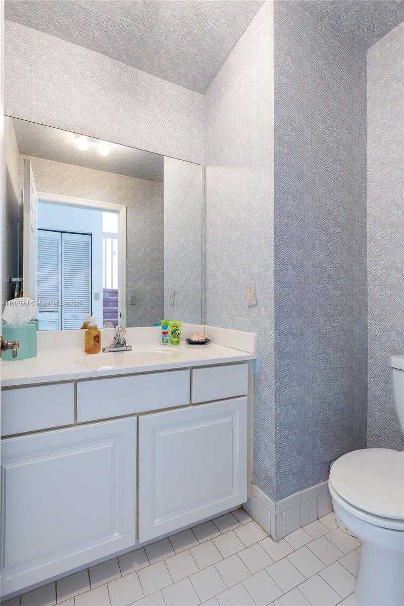 Small Image of 13950 OAK RIDGE DR, Davie Number 13