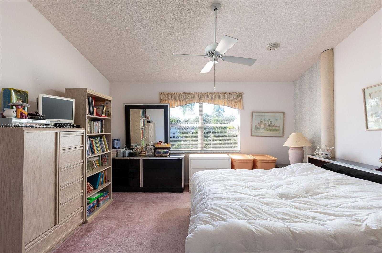 Small Image of 13950 OAK RIDGE DR, Davie Number 17