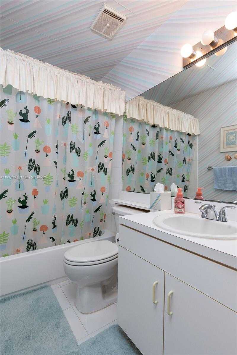 Small Image of 13950 OAK RIDGE DR, Davie Number 20