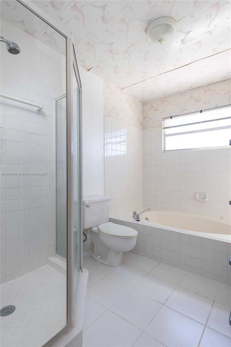 Small Image of 13950 OAK RIDGE DR, Davie Number 22