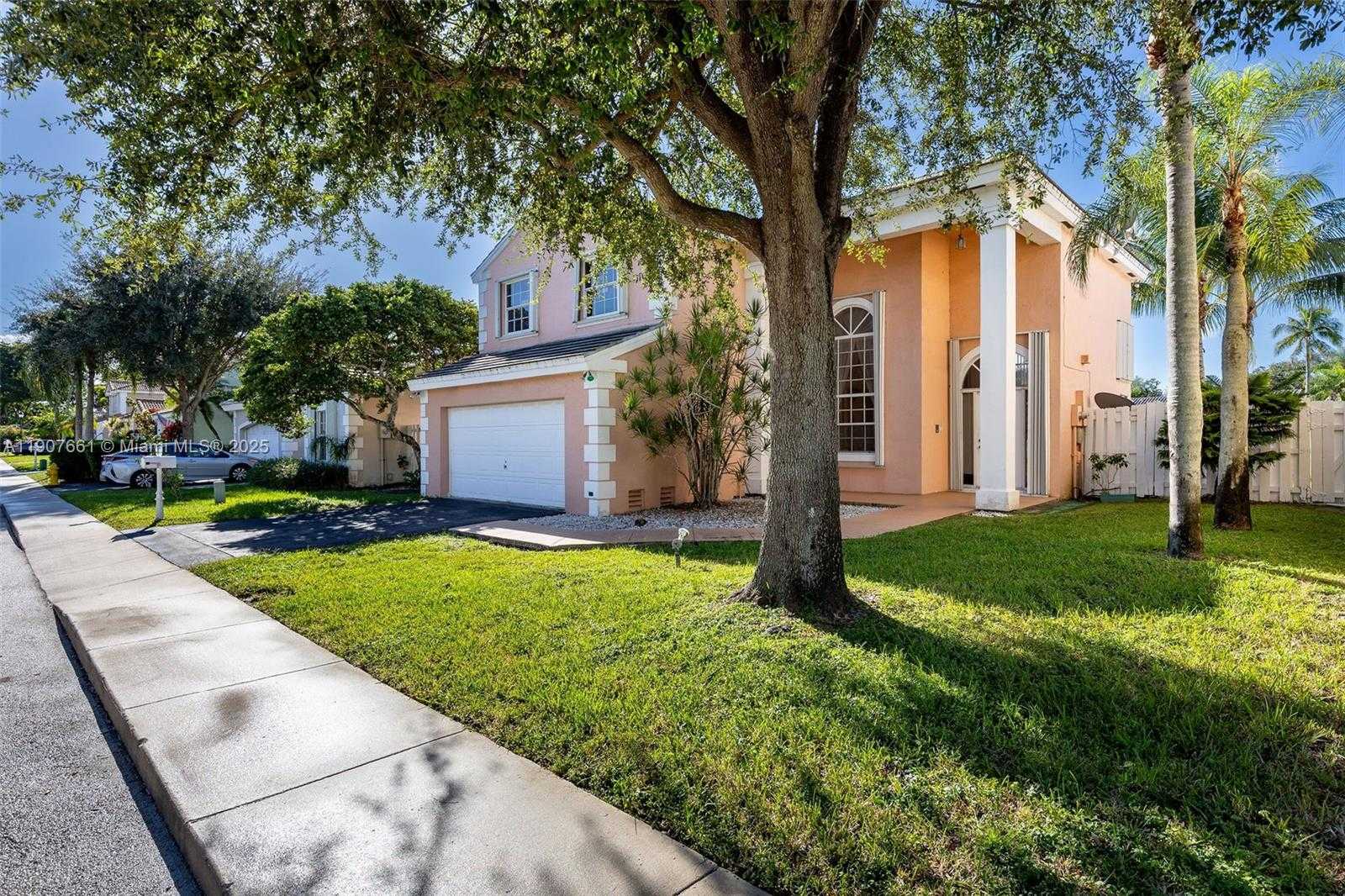 Small Image of 13950 OAK RIDGE DR, Davie Number 3