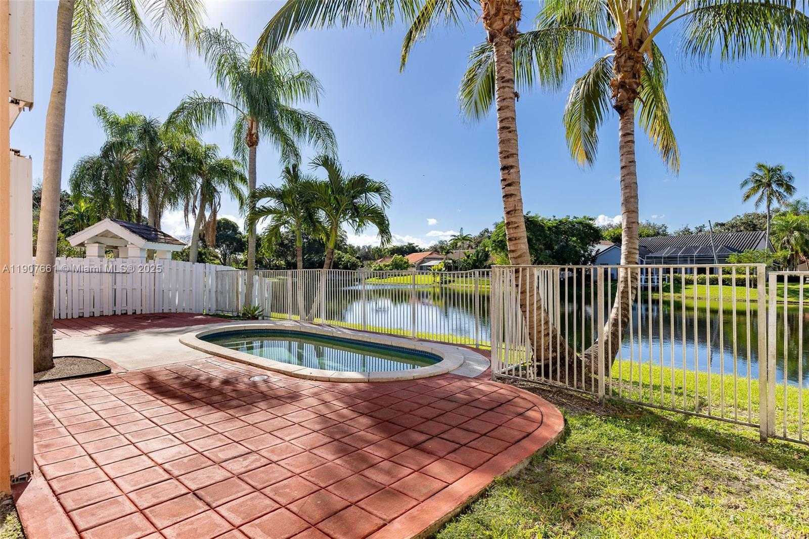 Small Image of 13950 OAK RIDGE DR, Davie Number 5