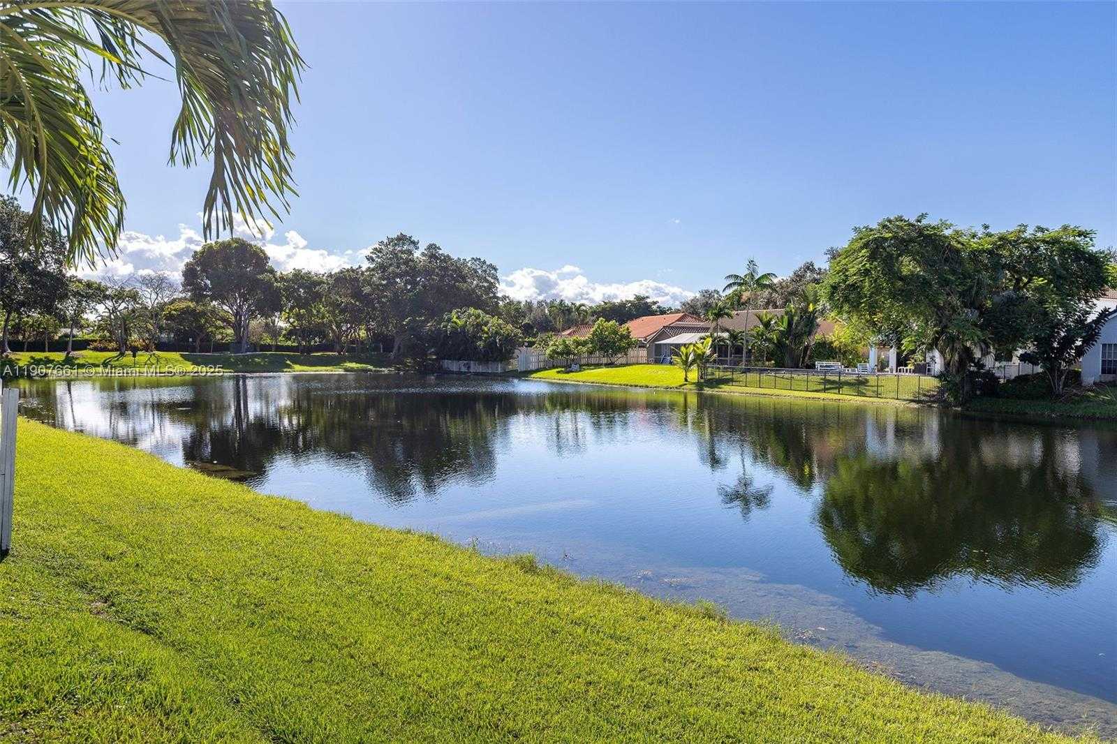 Small Image of 13950 OAK RIDGE DR, Davie Number 9