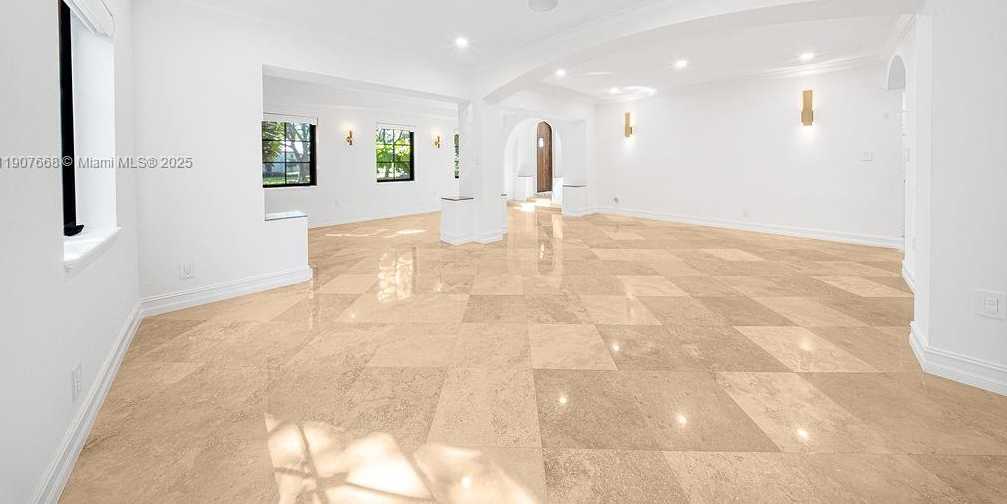 Small Image of Miami Number 10