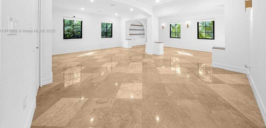 Small Image of Miami Number 11