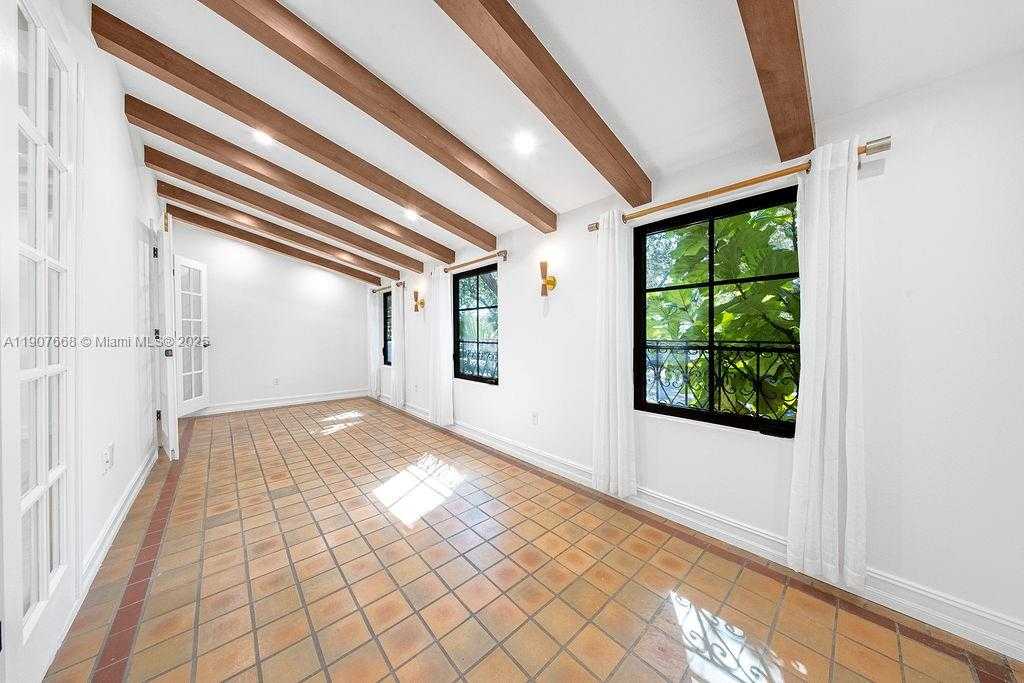 Small Image of Miami Number 12