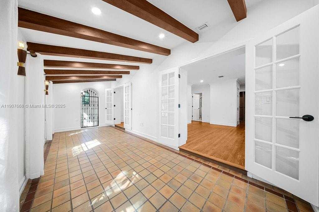 Small Image of Miami Number 13