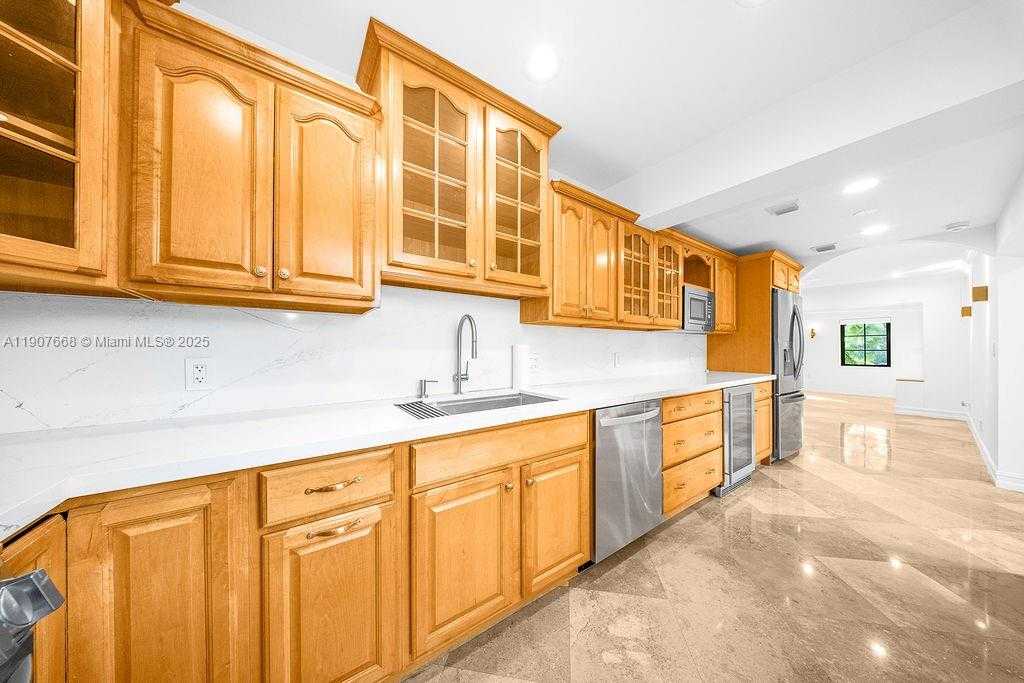 Small Image of Miami Number 15