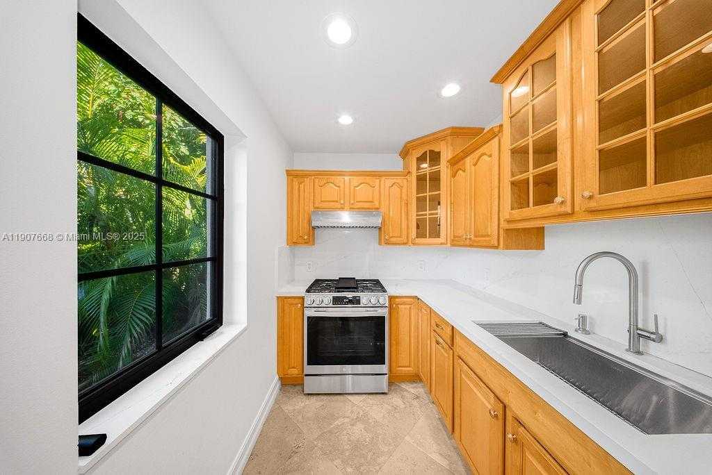 Small Image of Miami Number 17