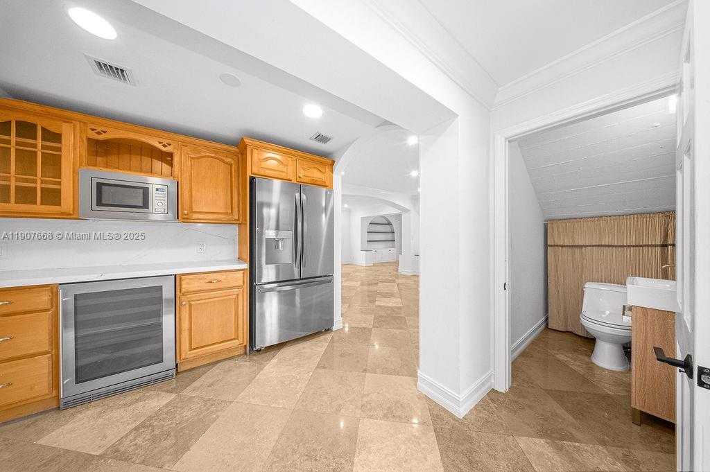 Small Image of Miami Number 18