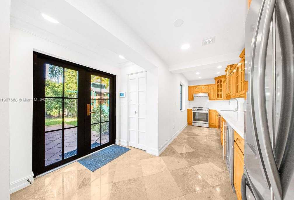 Small Image of Miami Number 19