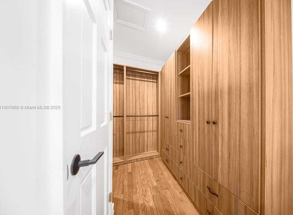 Small Image of Miami Number 20