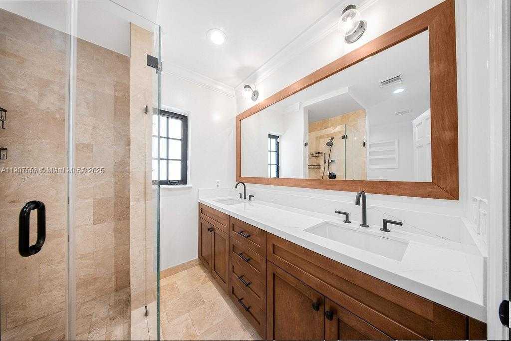 Small Image of Miami Number 23