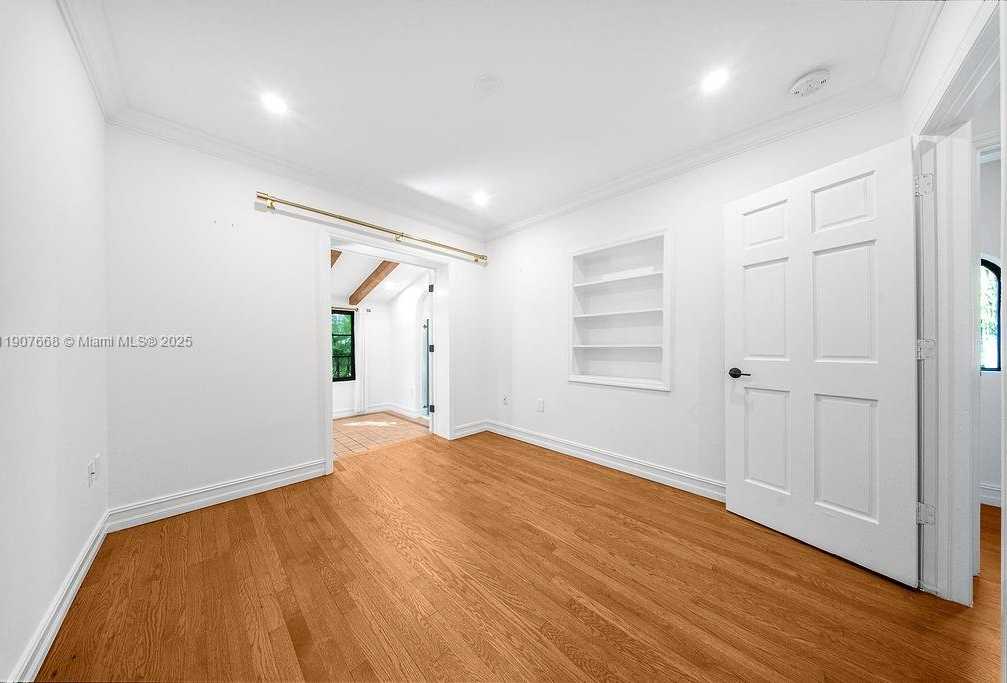 Small Image of Miami Number 25