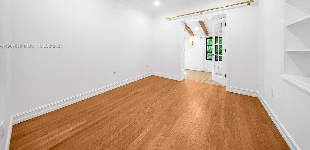 Small Image of Miami Number 26