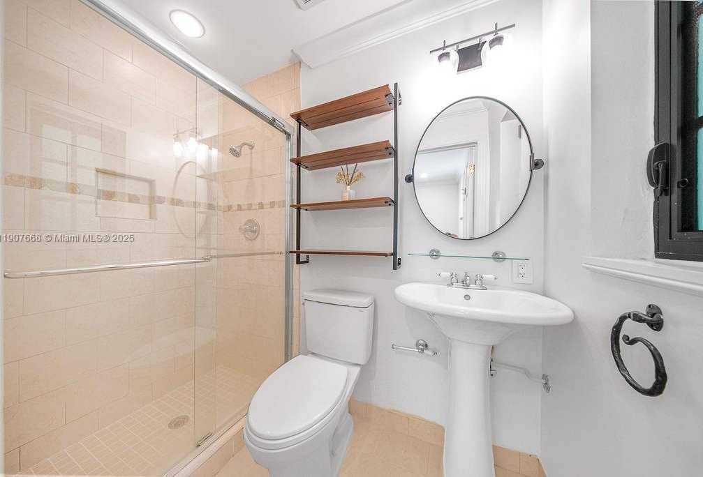 Small Image of Miami Number 29