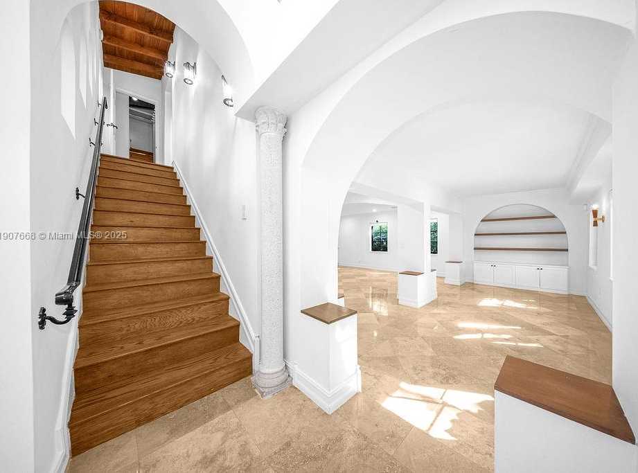 Small Image of Miami Number 3