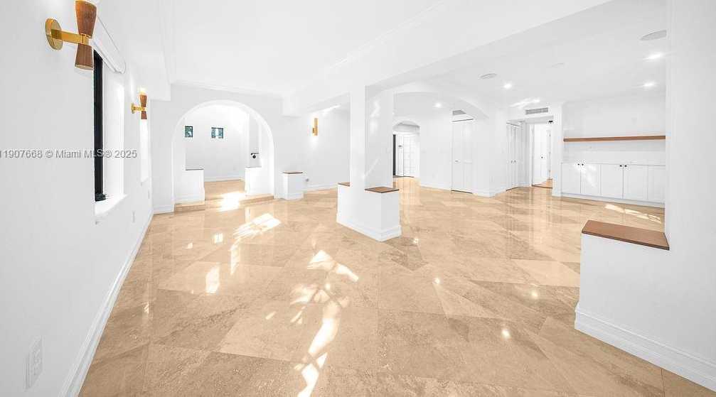 Small Image of Miami Number 6