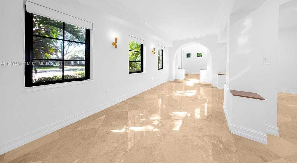 Small Image of Miami Number 7