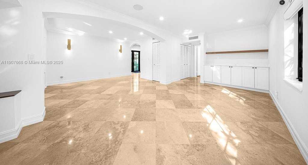 Small Image of Miami Number 8