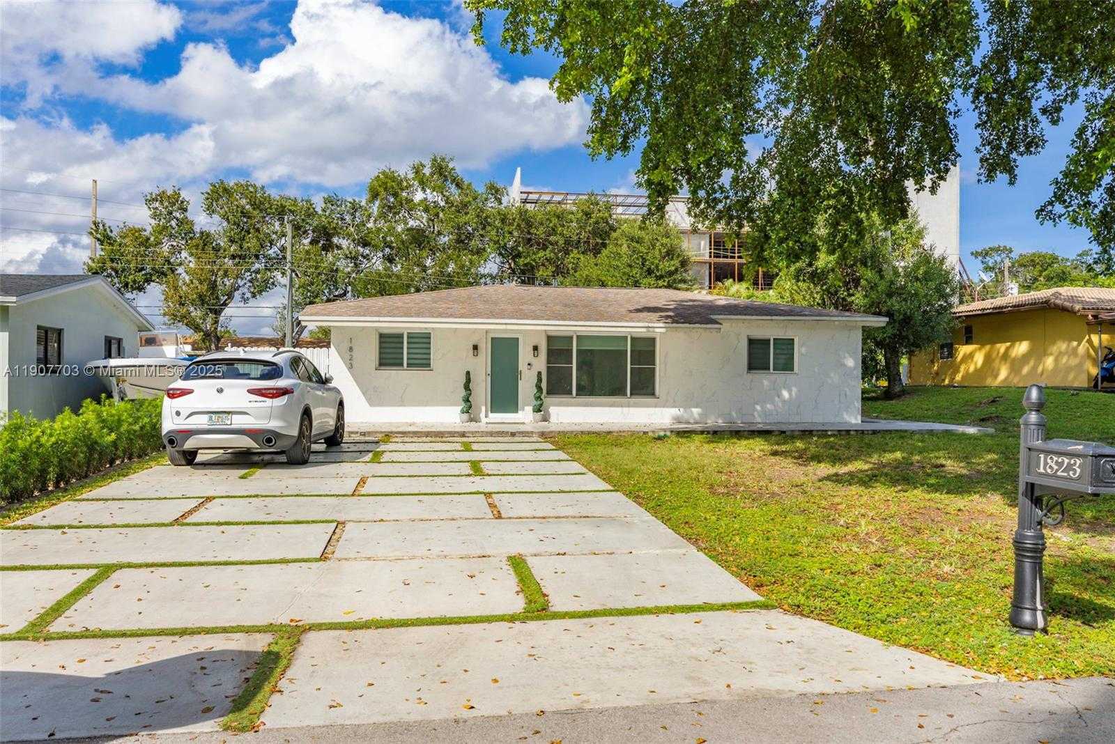 Small Image of 1823 SOUTH WEST 29TH ST, Fort Lauderdale Number 2