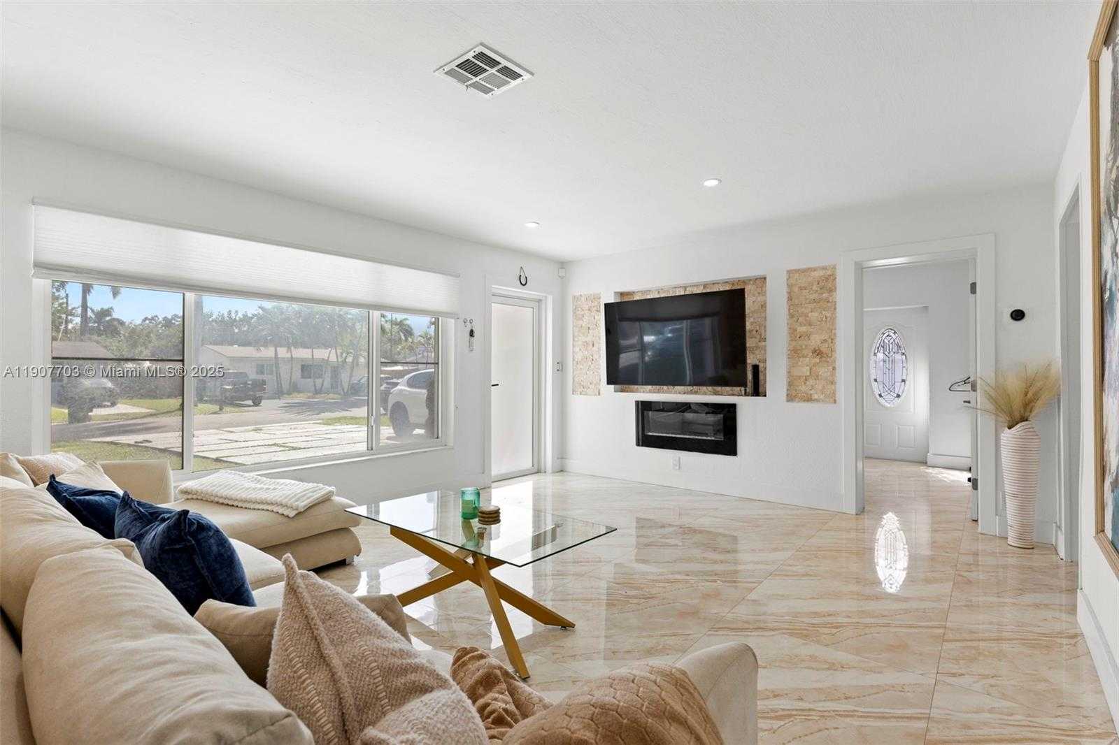 Small Image of 1823 SOUTH WEST 29TH ST, Fort Lauderdale Number 4