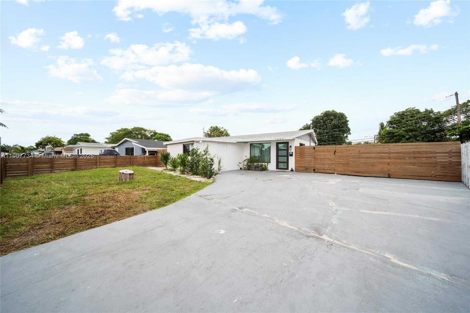 Small Image of 1889 NORTH WEST 6TH AVE, Pompano Beach Number 3