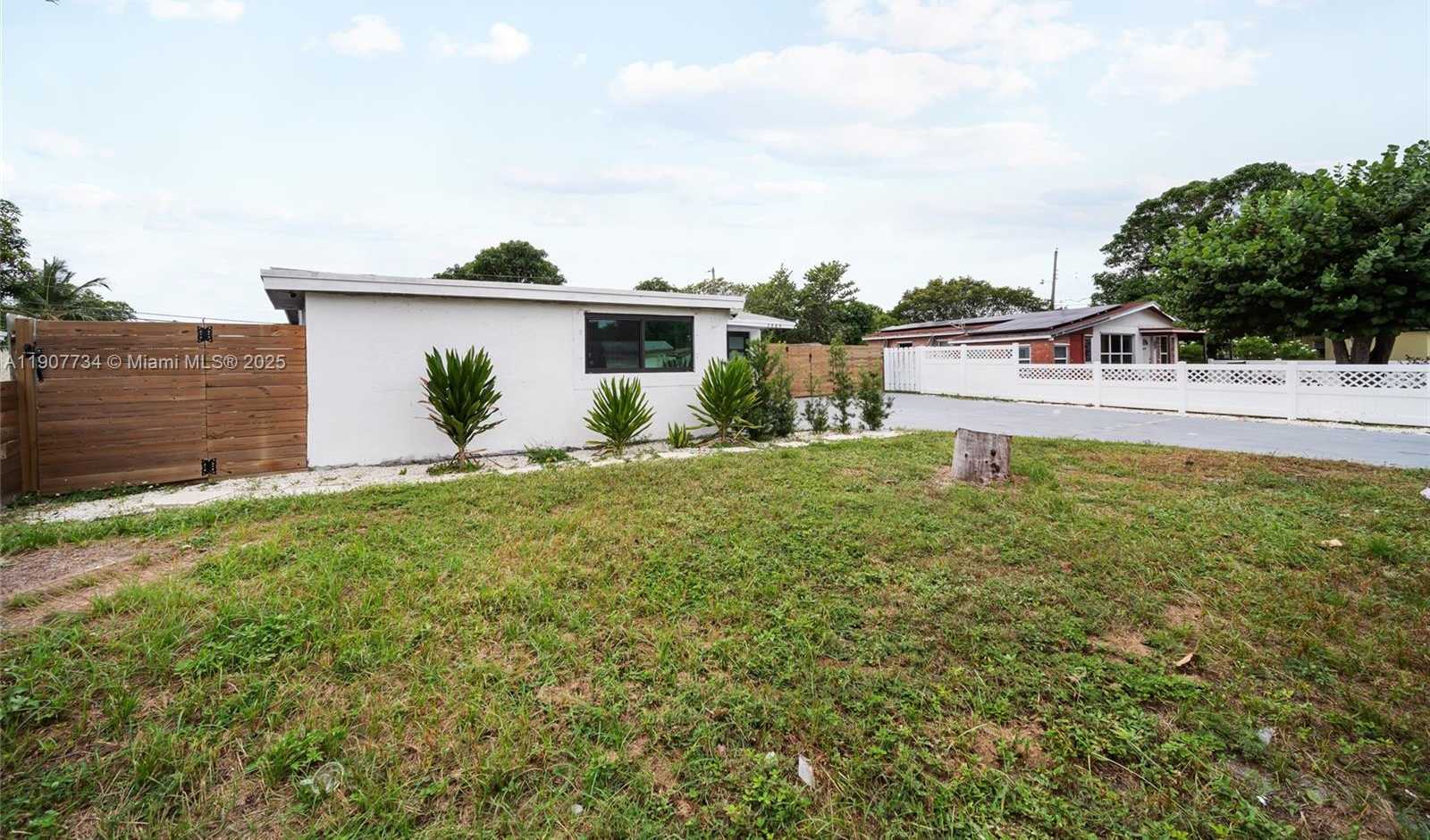 Small Image of 1889 NORTH WEST 6TH AVE, Pompano Beach Number 4