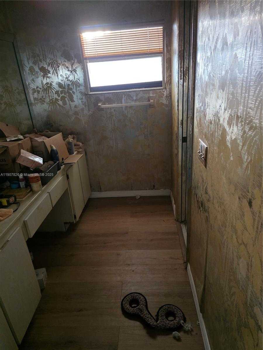 Small Image of Tamarac Number 11