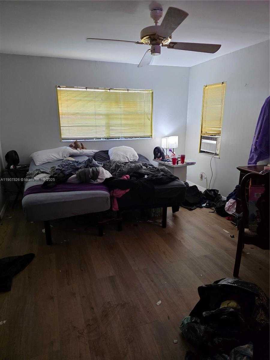 Small Image of Tamarac Number 12