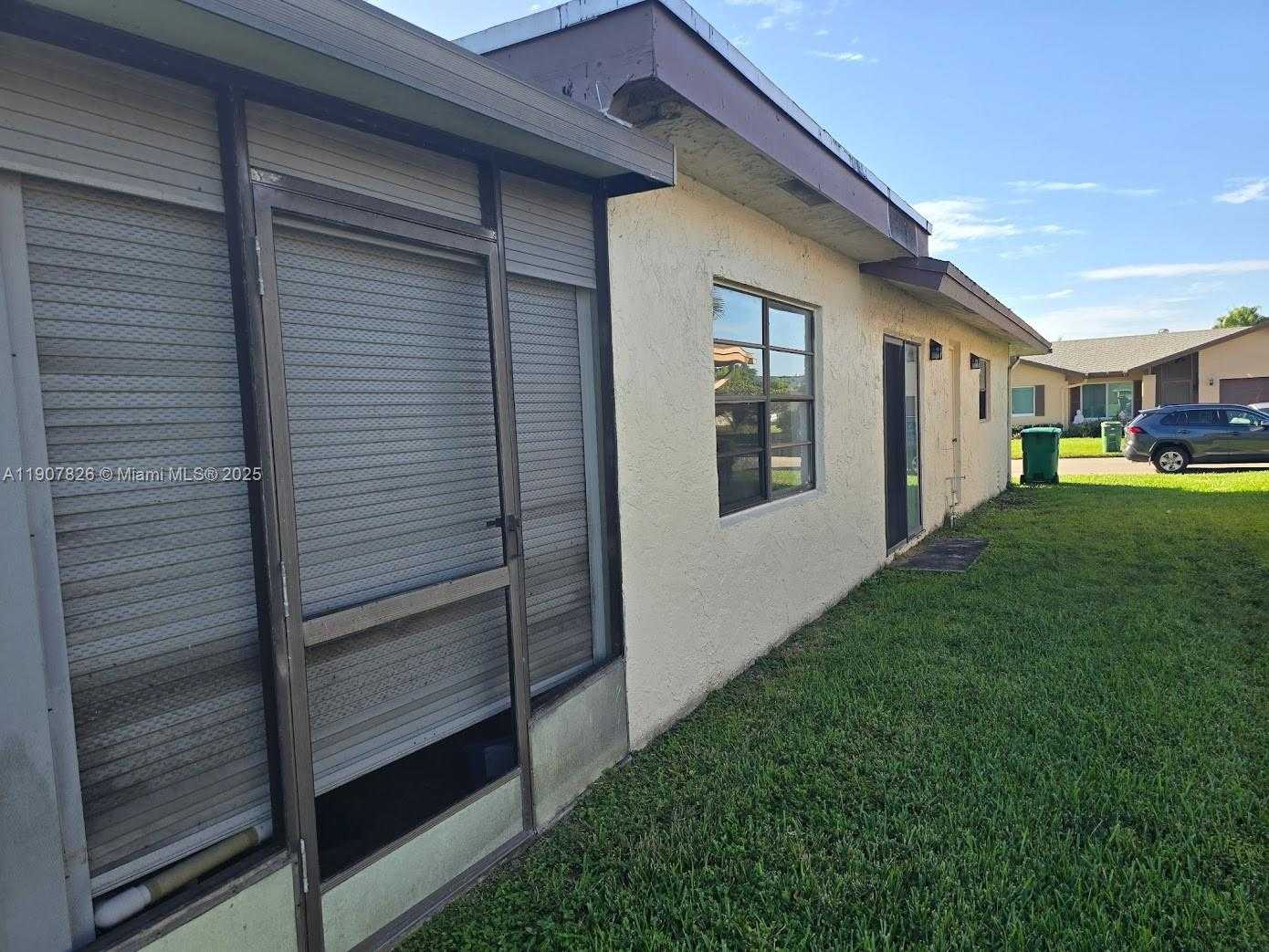 Small Image of Tamarac Number 3