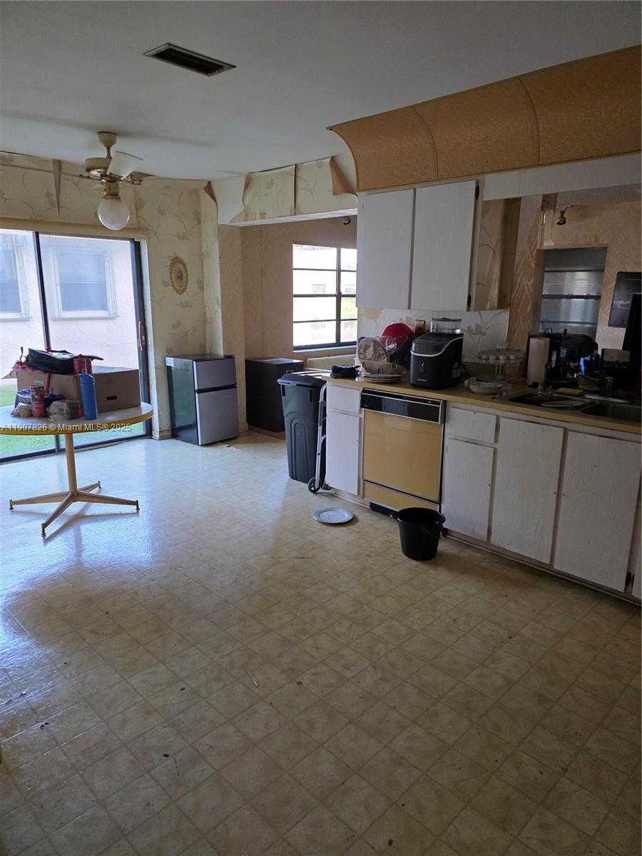 Small Image of Tamarac Number 4