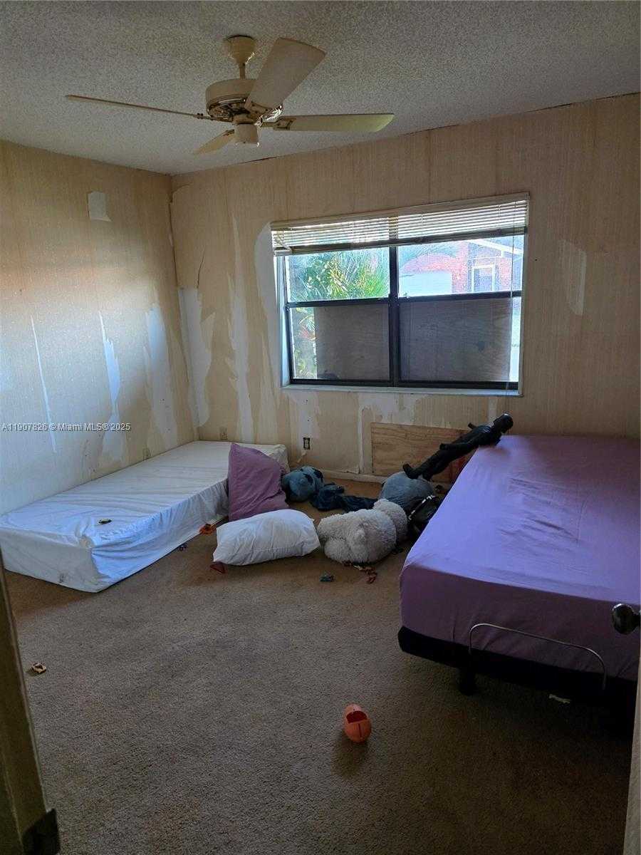 Small Image of Tamarac Number 8