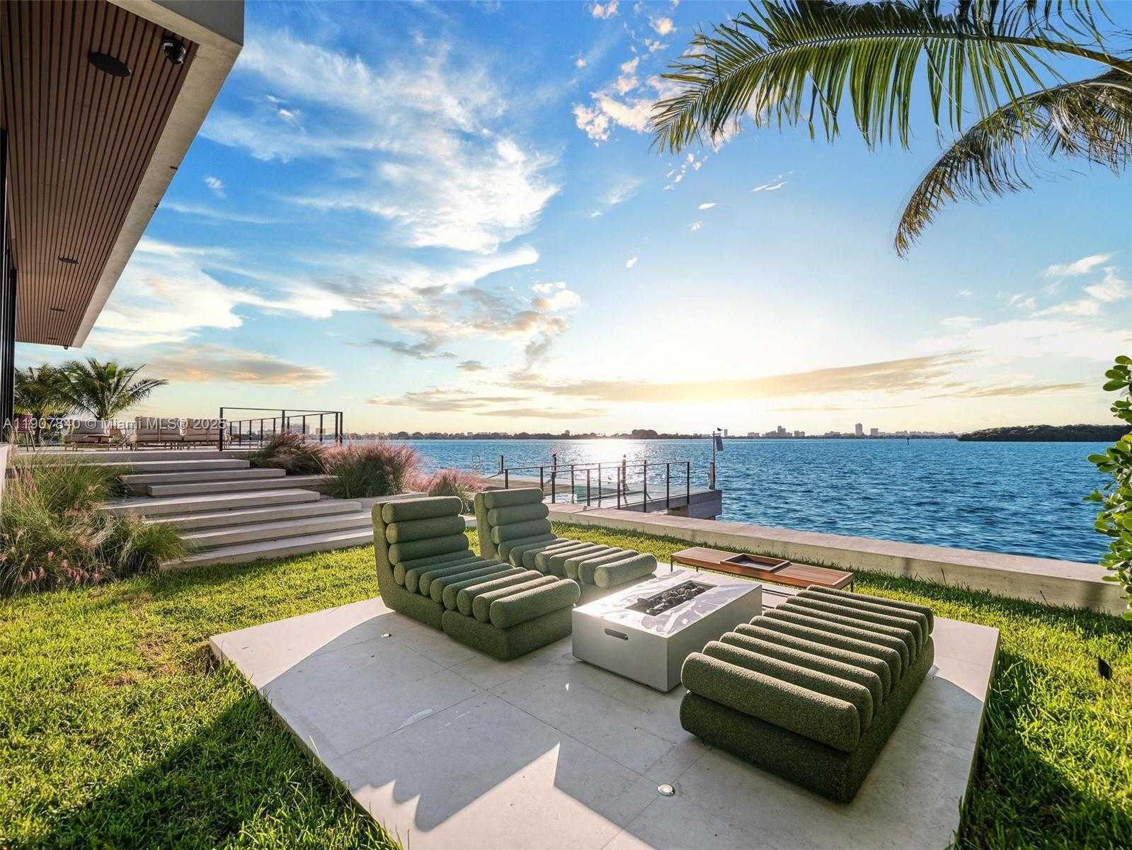 Small Image of 11400 NORTH BAYSHORE DR, North Miami Number 10