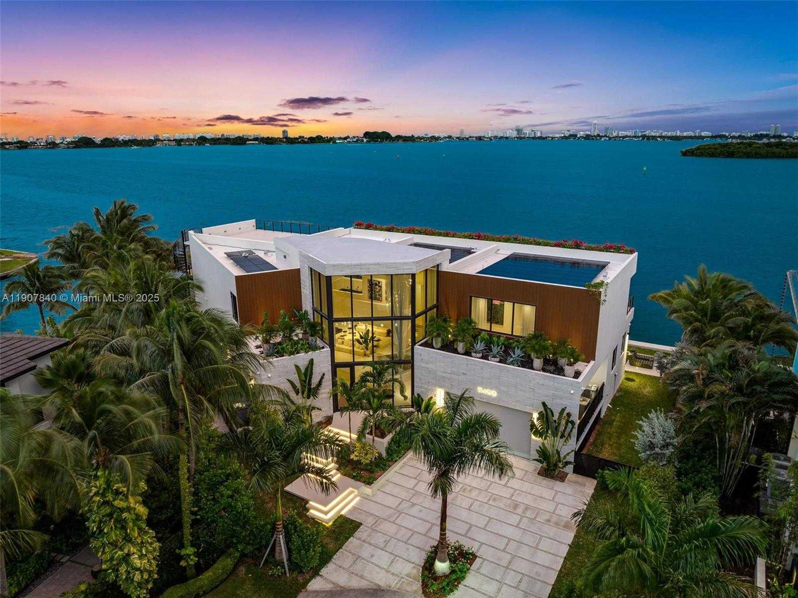 Small Image of 11400 NORTH BAYSHORE DR, North Miami Number 14