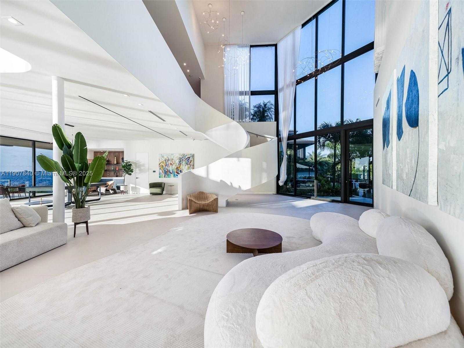 Small Image of 11400 NORTH BAYSHORE DR, North Miami Number 16