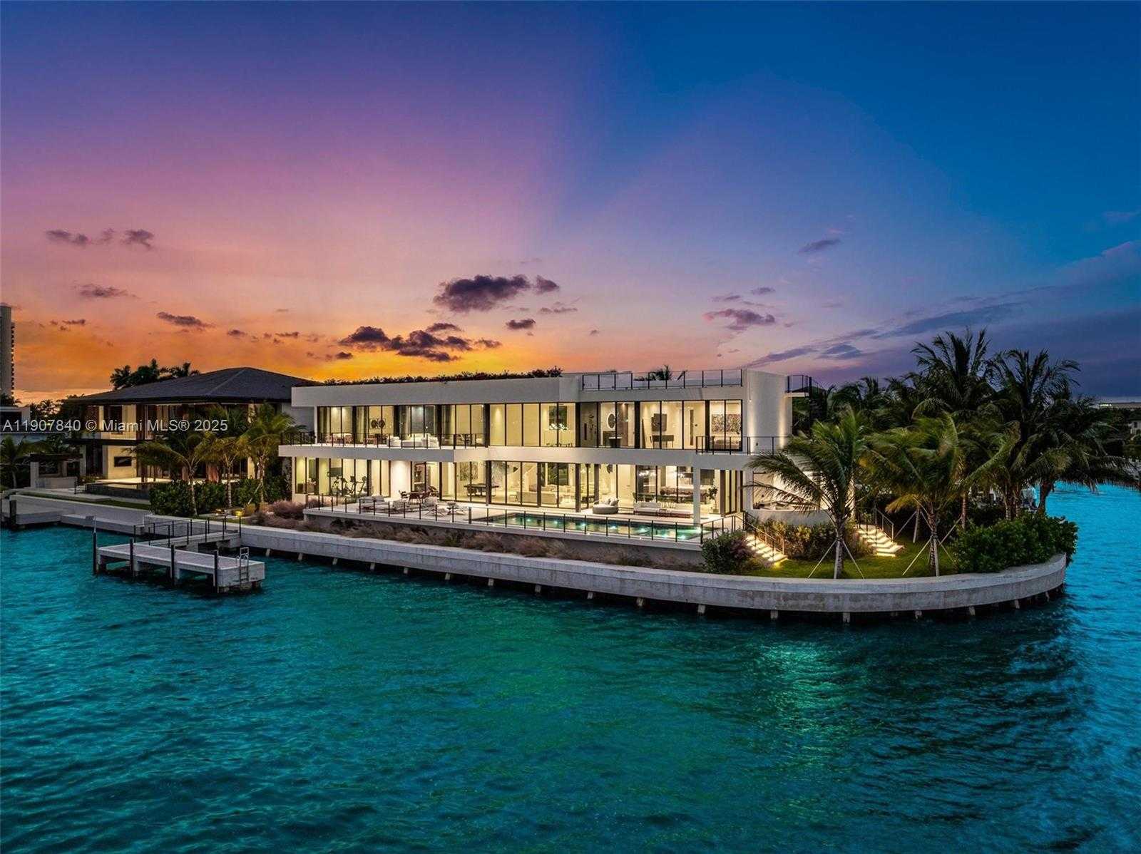 Small Image of 11400 NORTH BAYSHORE DR, North Miami Number 18