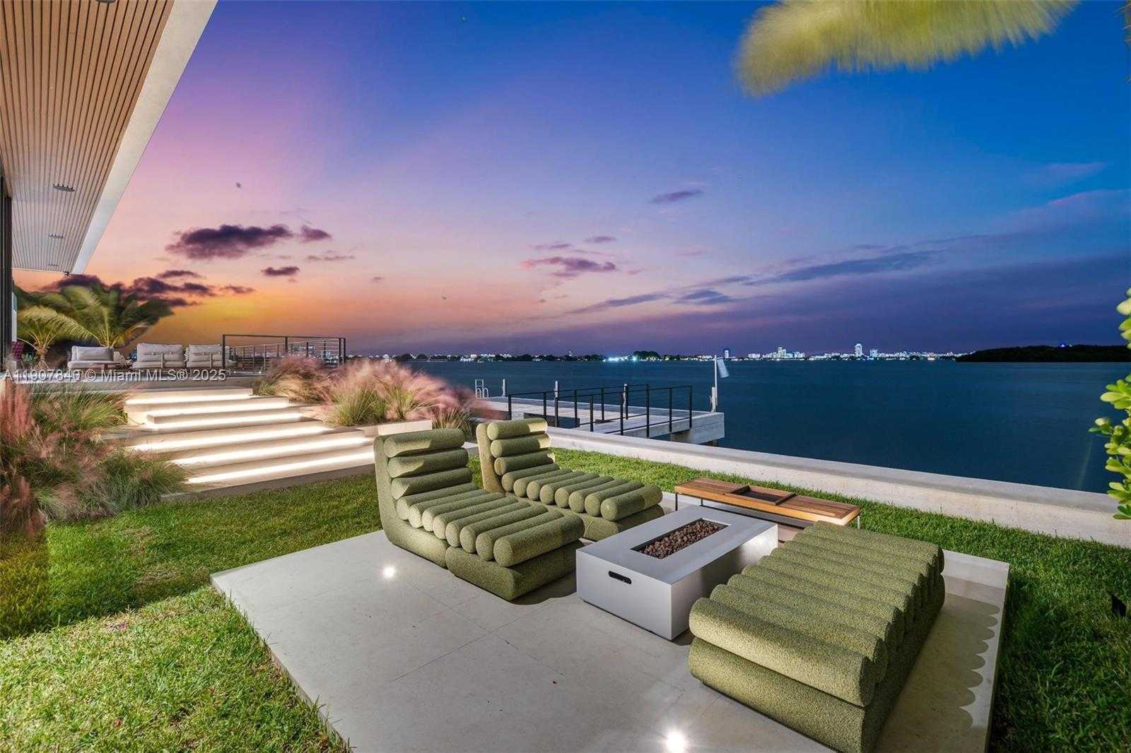 Small Image of 11400 NORTH BAYSHORE DR, North Miami Number 25