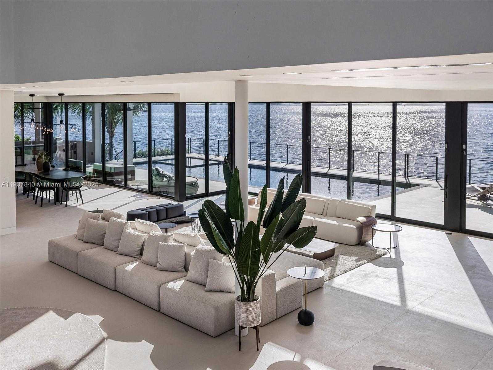 Small Image of 11400 NORTH BAYSHORE DR, North Miami Number 30