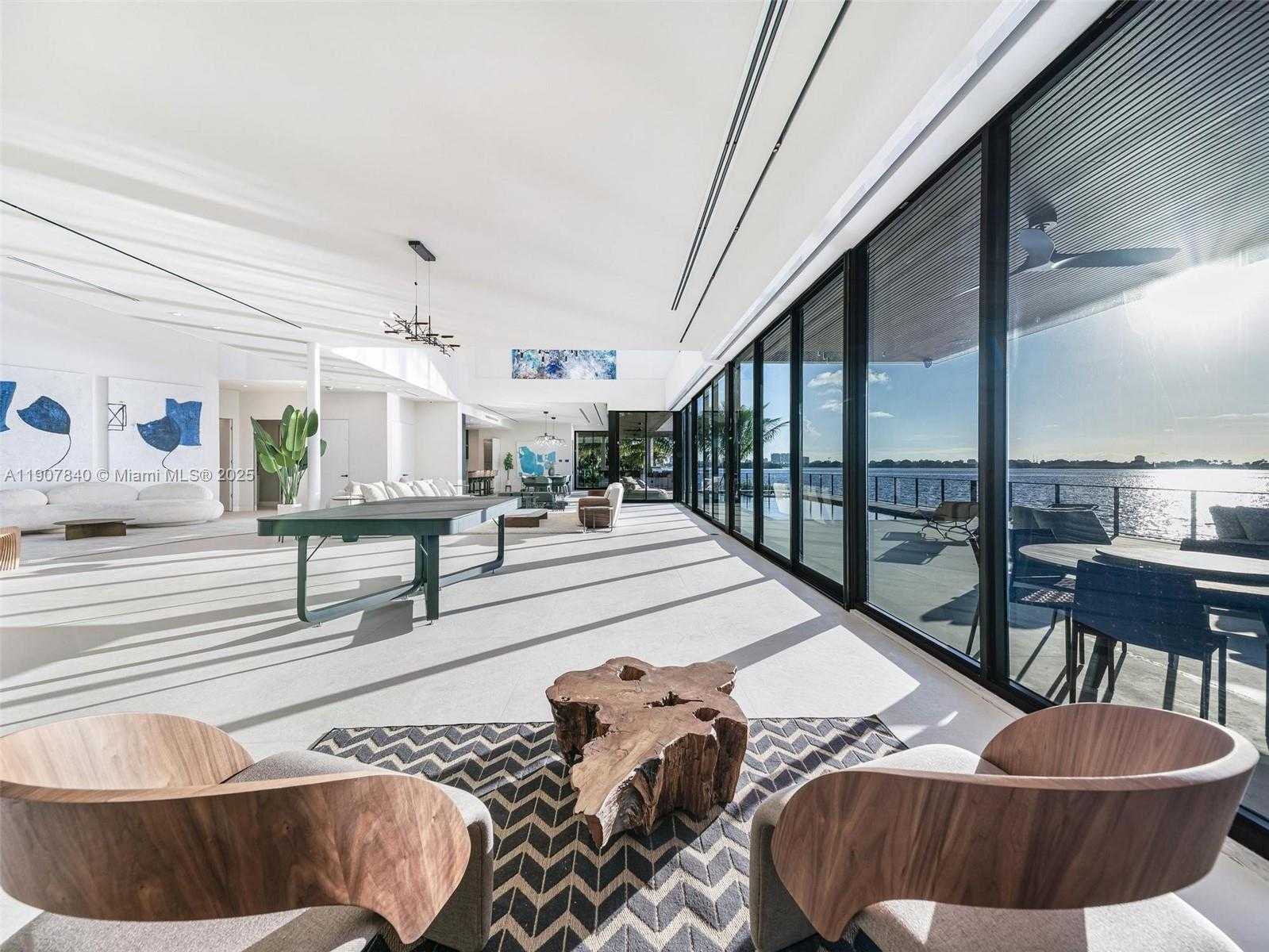 Small Image of 11400 NORTH BAYSHORE DR, North Miami Number 33