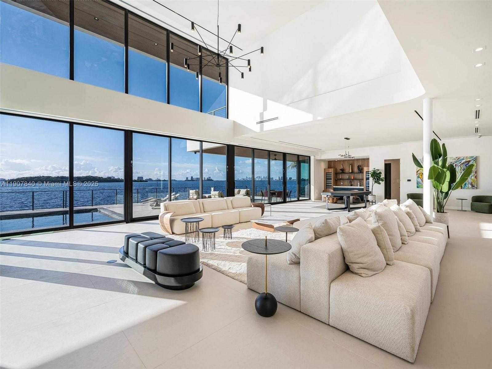 Small Image of 11400 NORTH BAYSHORE DR, North Miami Number 34