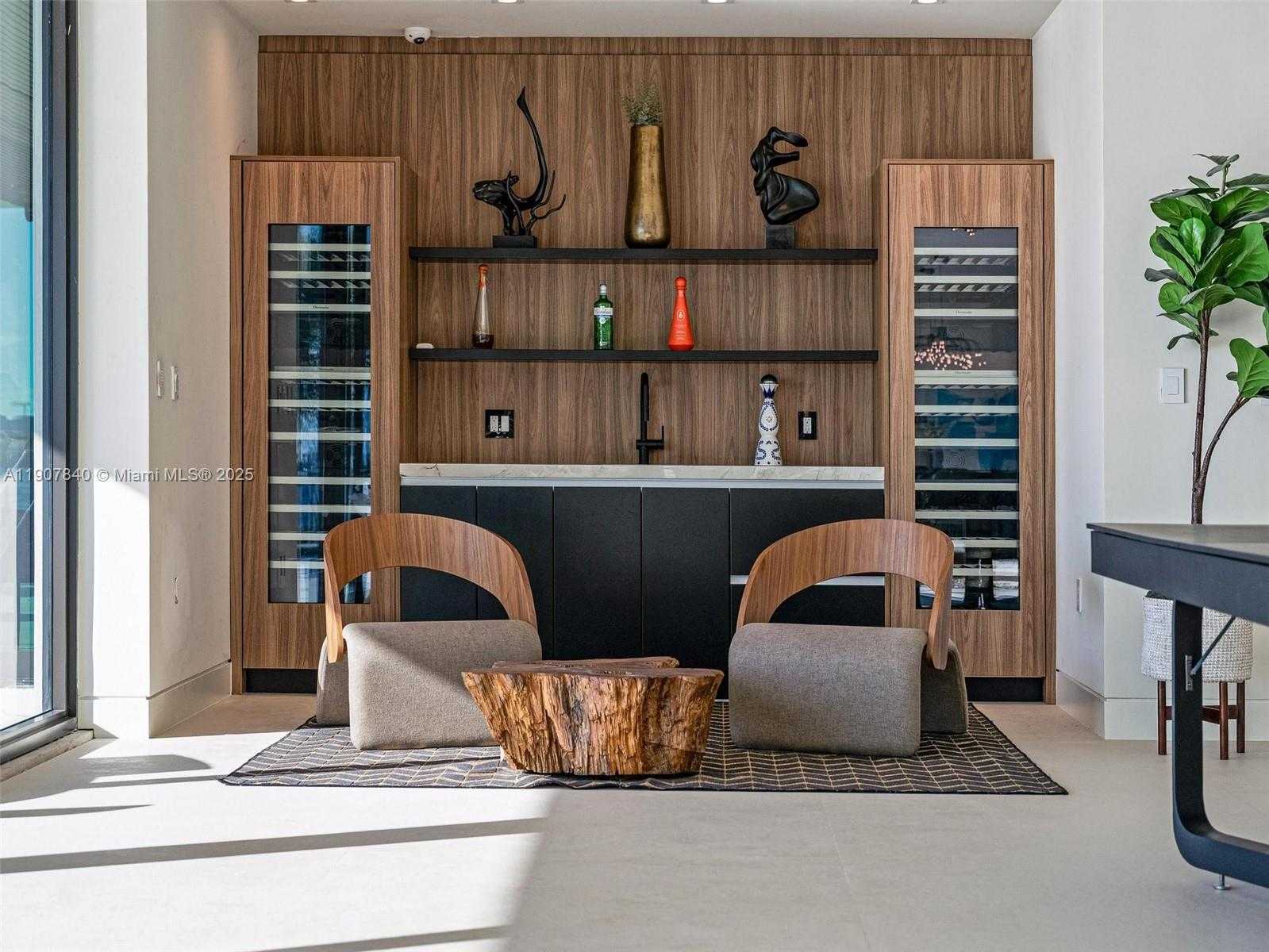 Small Image of 11400 NORTH BAYSHORE DR, North Miami Number 39