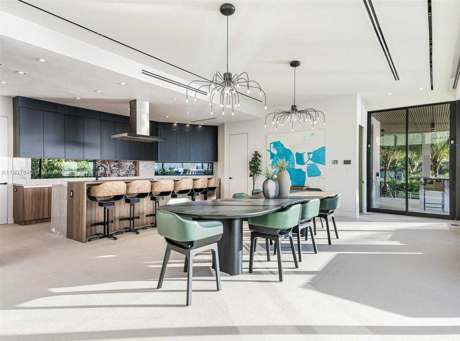 Small Image of 11400 NORTH BAYSHORE DR, North Miami Number 42