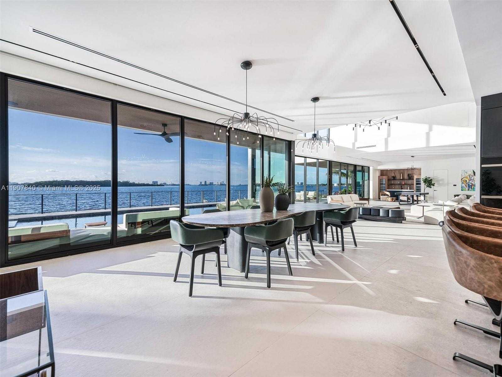 Small Image of 11400 NORTH BAYSHORE DR, North Miami Number 43