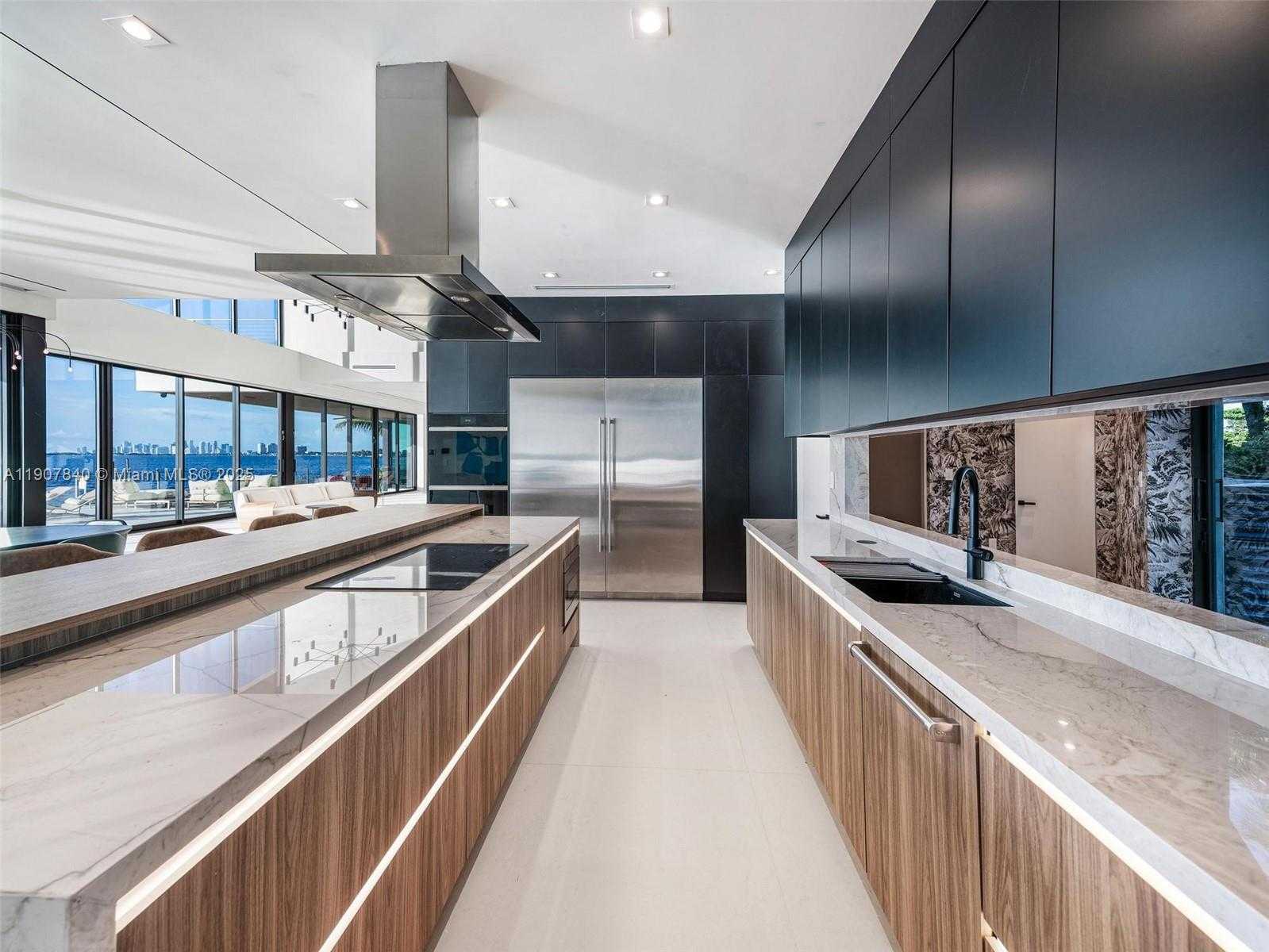 Small Image of 11400 NORTH BAYSHORE DR, North Miami Number 47