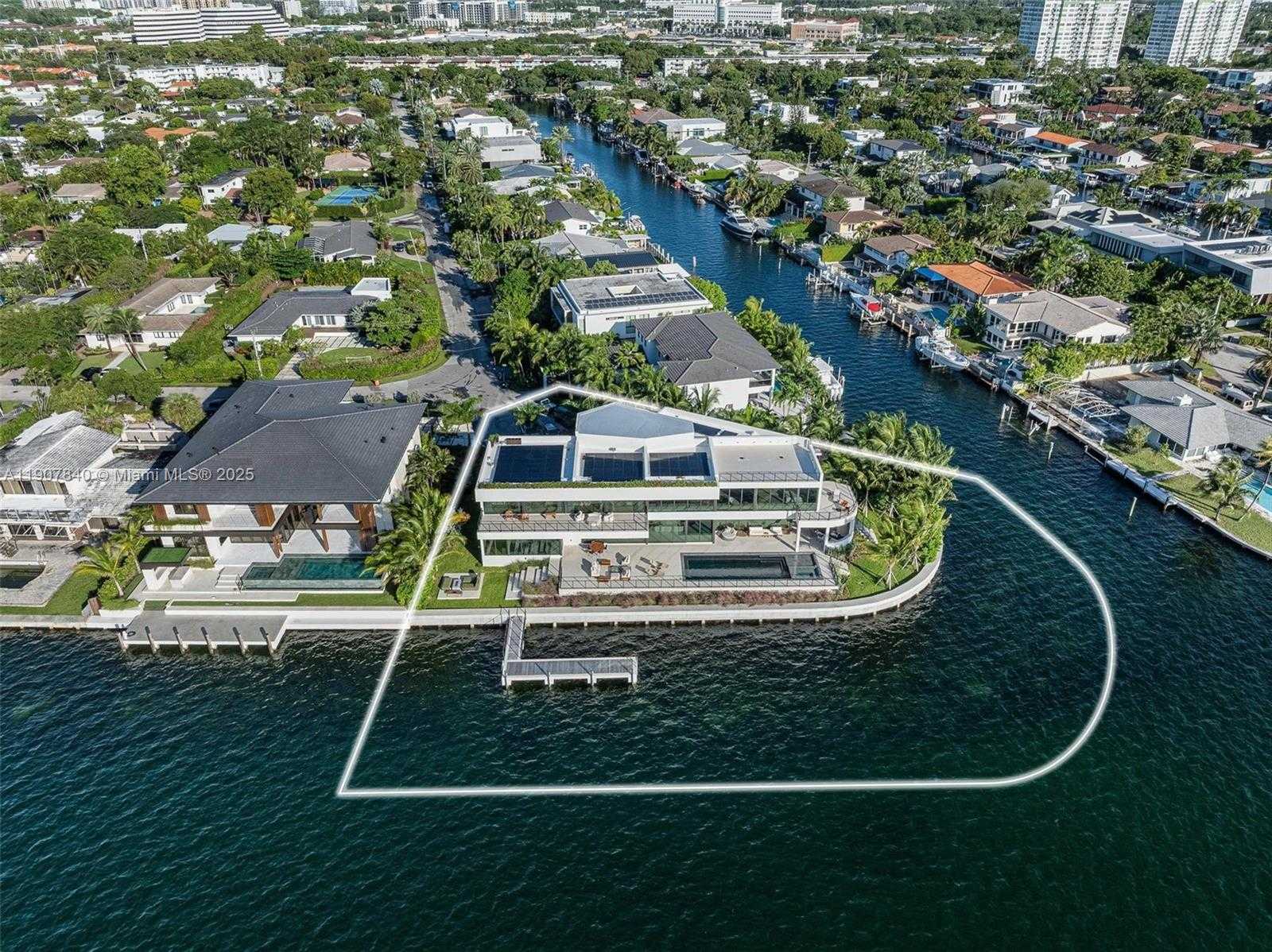 Small Image of 11400 NORTH BAYSHORE DR, North Miami Number 5